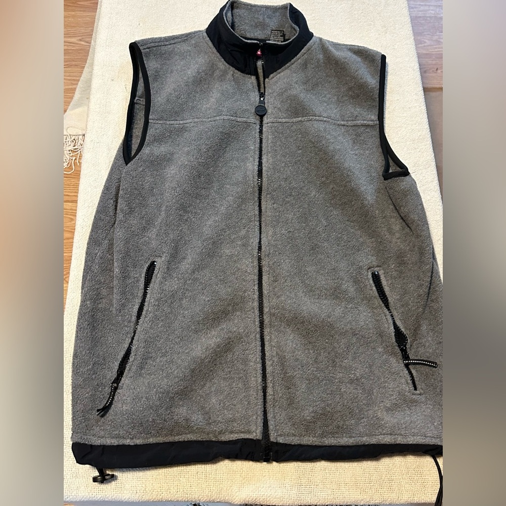 Pro Spirit Athletic Gear Gray Fleece Vest w/ Black Accents - Size Medium